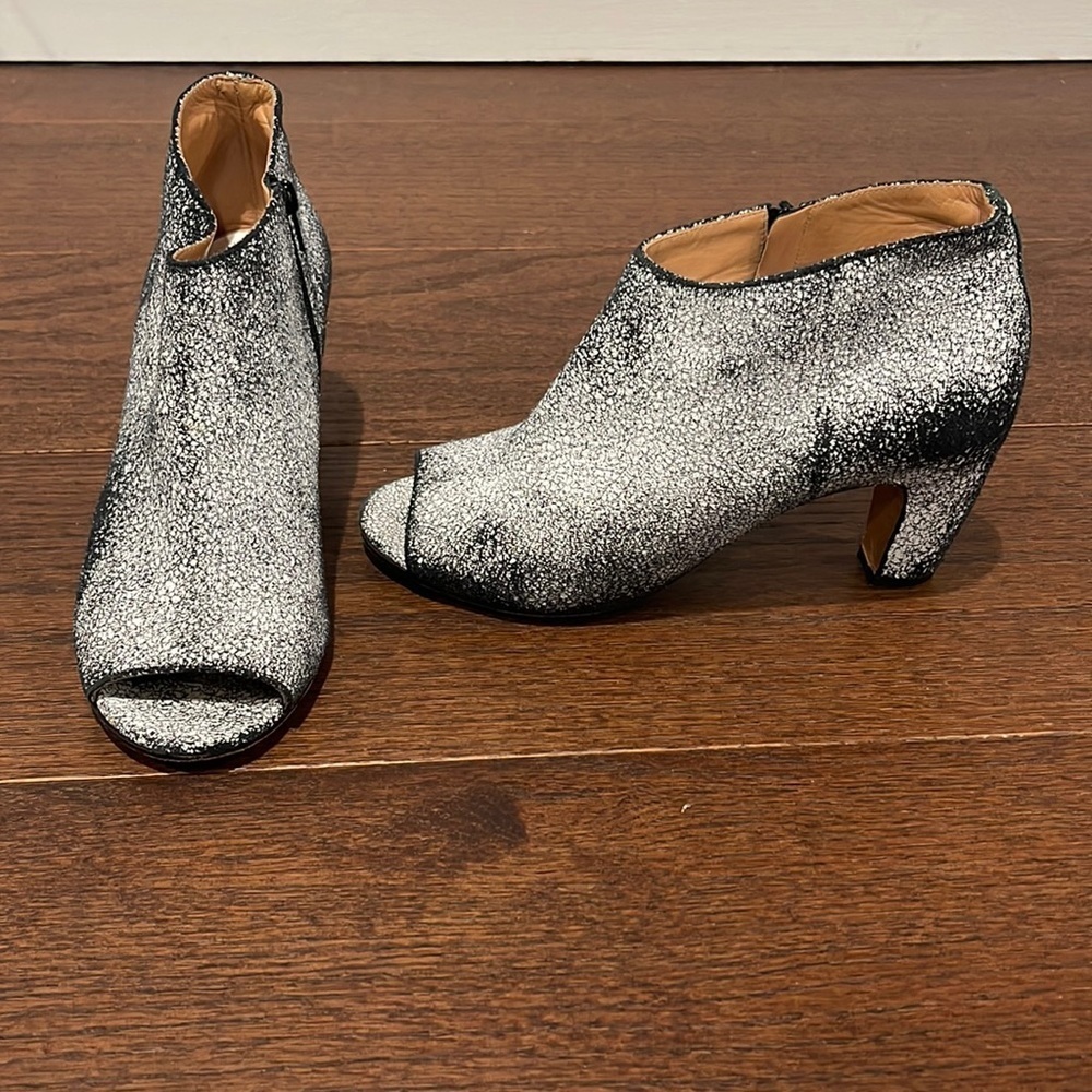 Madison Marin Margiela Women’s Black and White Peep Toe Booties Size 38/8